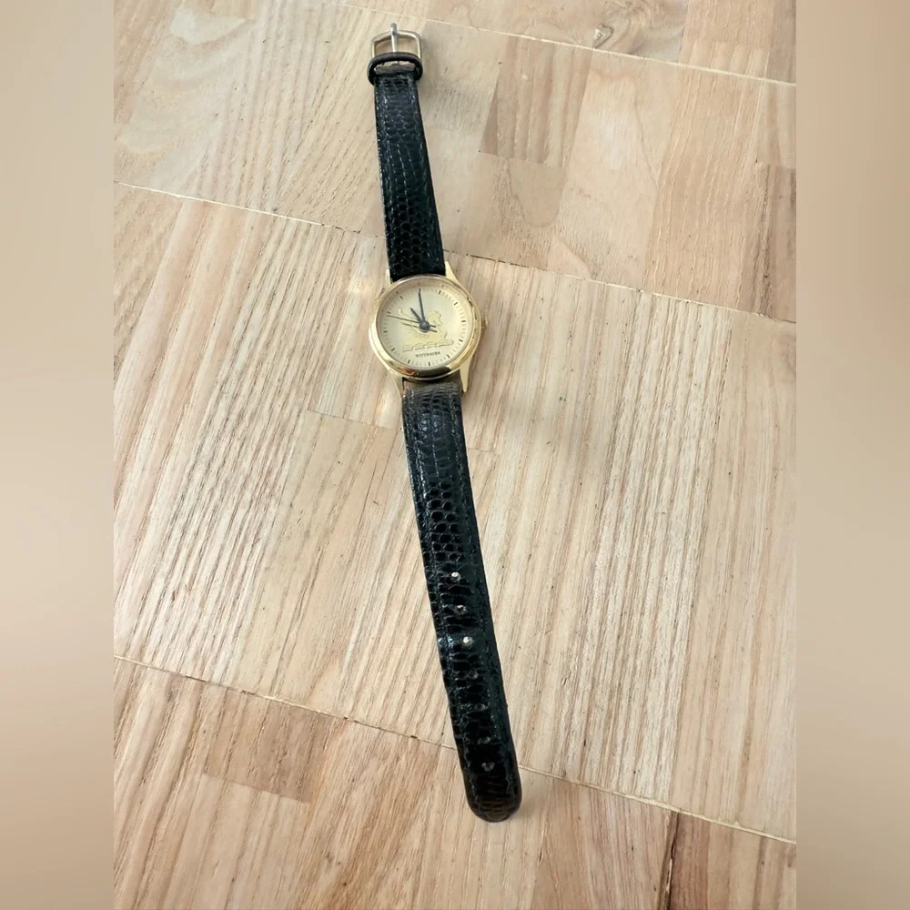 Wittnauer ladies gold tone Pegasus black leather watch NEW BATTERY